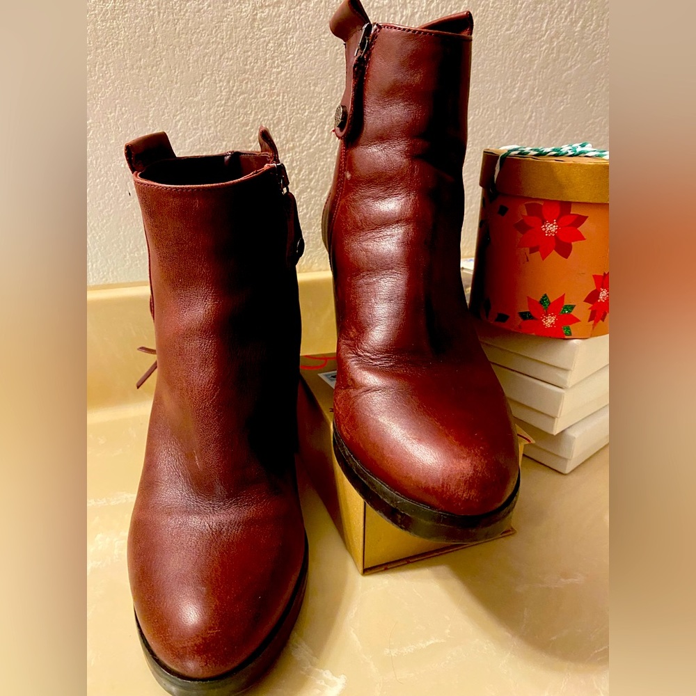 Italian leather women’s heel boot size7.5